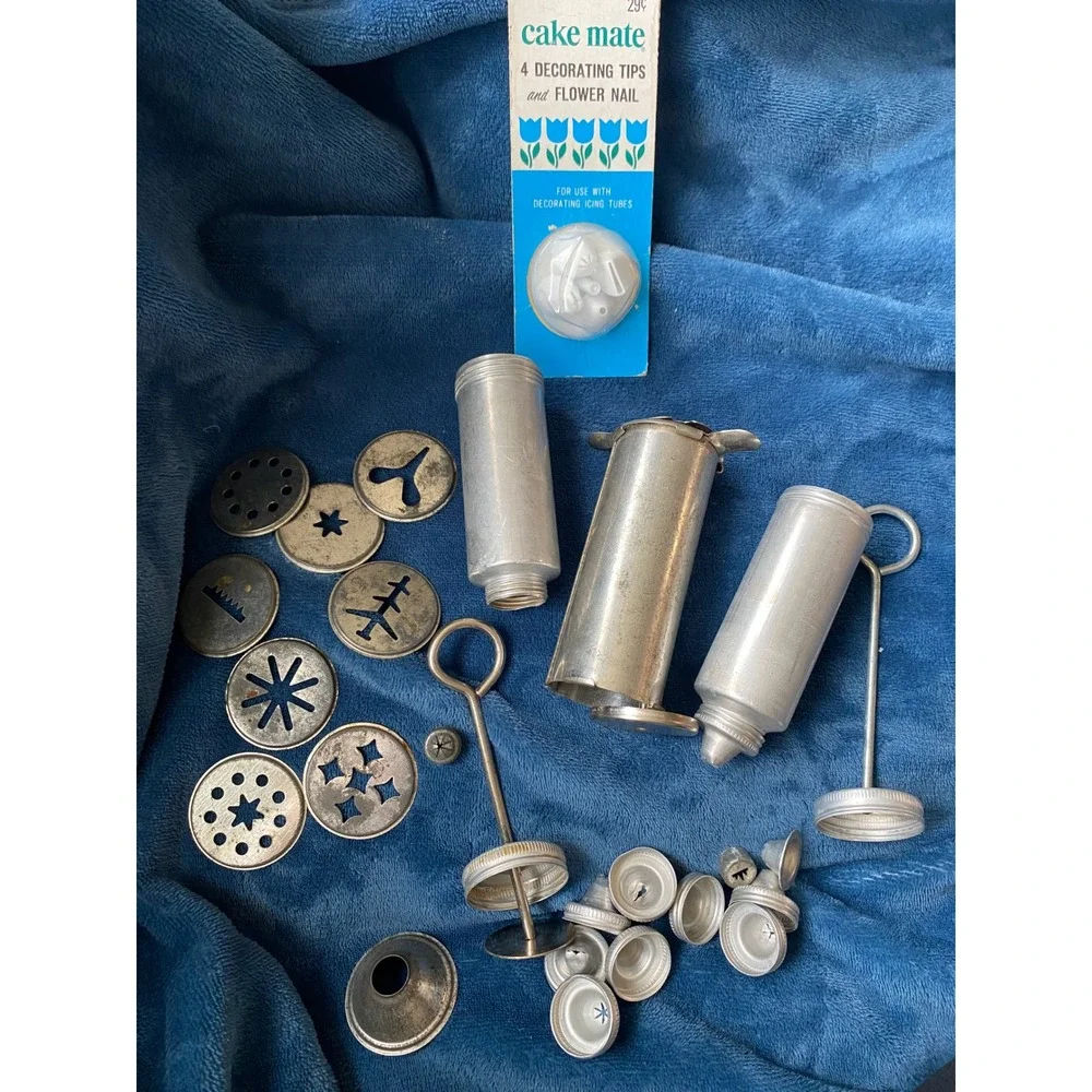 Vintage Aluminum Cookie Press Cake Decorating Set Spritz Discs Tips Cake Mate